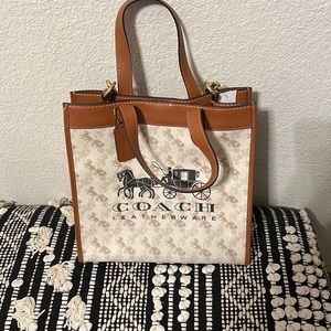 Coach Field Tote Signature Crossbody bag